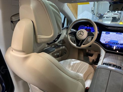 Used 2022 Mercedes-Benz EQS 580 4MATIC Sedan image 3