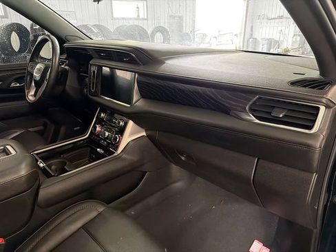 Used 2024 GMC Yukon XL Denali w/ Denali Reserve Package AWD/4WD image 12