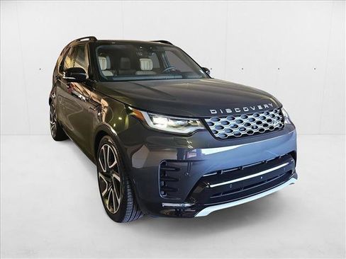 New 2024 Land Rover Discovery Metropolitan Edition image 3