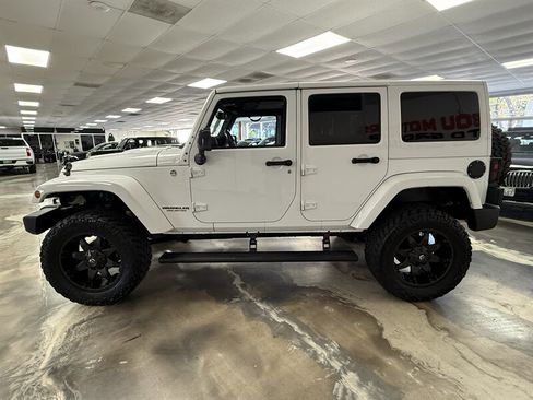 Used 2015 Jeep Wrangler Unlimited Sahara AWD/4WD image 2