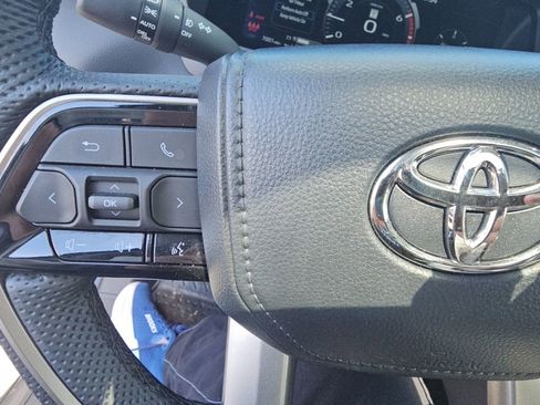 Used 2024 Toyota Tundra Limited AWD/4WD image 11