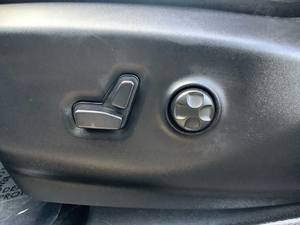 Used 2025 Chrysler Pacifica Select FWD image 13