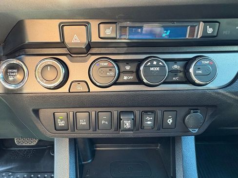 Used 2019 Toyota Tacoma TRD Off-Road image 18