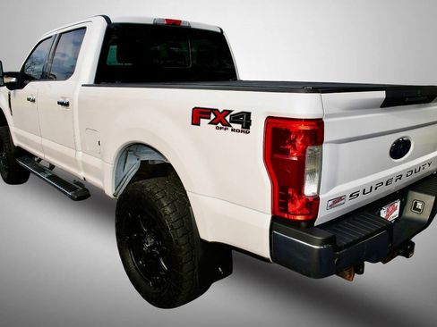 Used 2019 Ford F250 Lariat w/ Lariat Ultimate Package AWD/4WD image 4