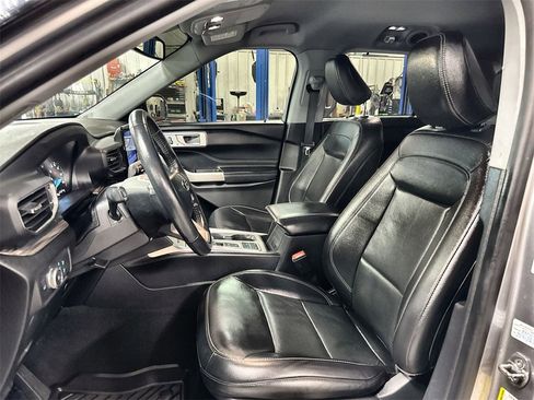 Used 2022 Ford Explorer Limited image 12