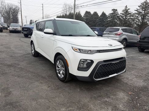 Used 2020 Kia Soul LX image 2
