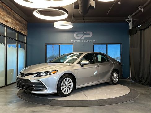 Used 2023 Toyota Camry LE FWD image 7