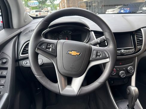 Used 2022 Chevrolet Trax LT w/ LT Convenience Package AWD/4WD image 22