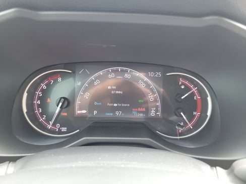 Used 2025 Toyota RAV4 XLE FWD image 30