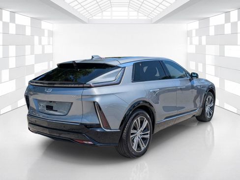 Used 2024 Cadillac Lyriq Luxury w/ LPO, Floor Liner Package RWD image 7