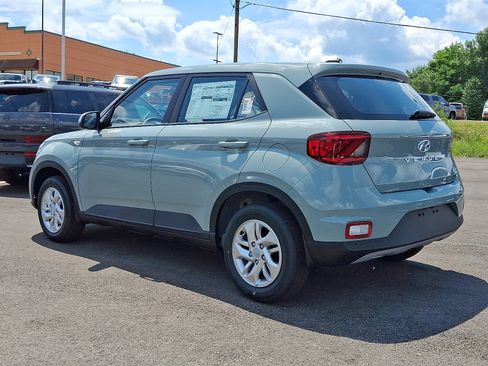 New 2026 Hyundai Venue SE FWD image 3