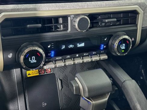 Certified 2025 Toyota Tacoma 4x4 Double Cab Hybrid image 17