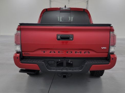 Used 2020 Toyota Tacoma TRD Sport w/ TRD Premium Sport Package AWD/4WD image 8