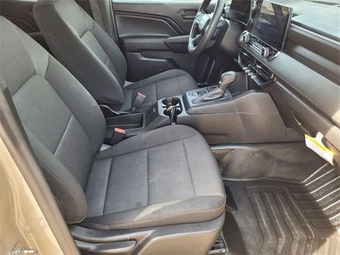 Used 2023 Chevrolet Colorado W/T image 10