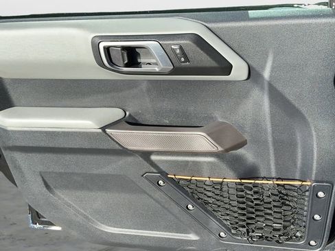 Used 2022 Ford Bronco Badlands image 11