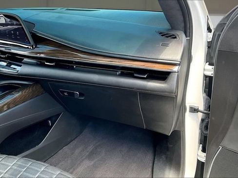 Used 2023 Cadillac Escalade ESV Sport Platinum w/ LPO, ONYX Package AWD/4WD image 16