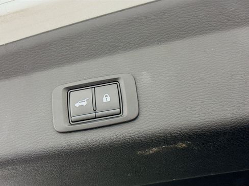 Used 2024 Mitsubishi Outlander SE image 32