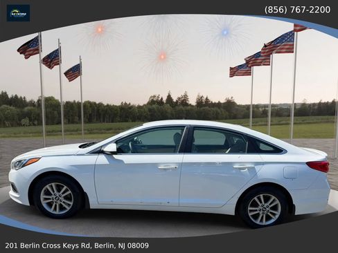 Used 2017 Hyundai Sonata SE FWD image 2