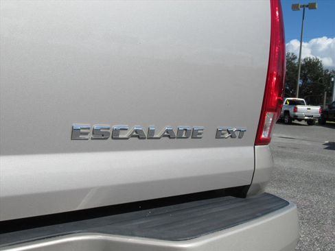 Used 2008 Cadillac Escalade EXT image 10