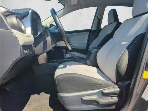 Used 2018 Toyota RAV4 XLE FWD image 18