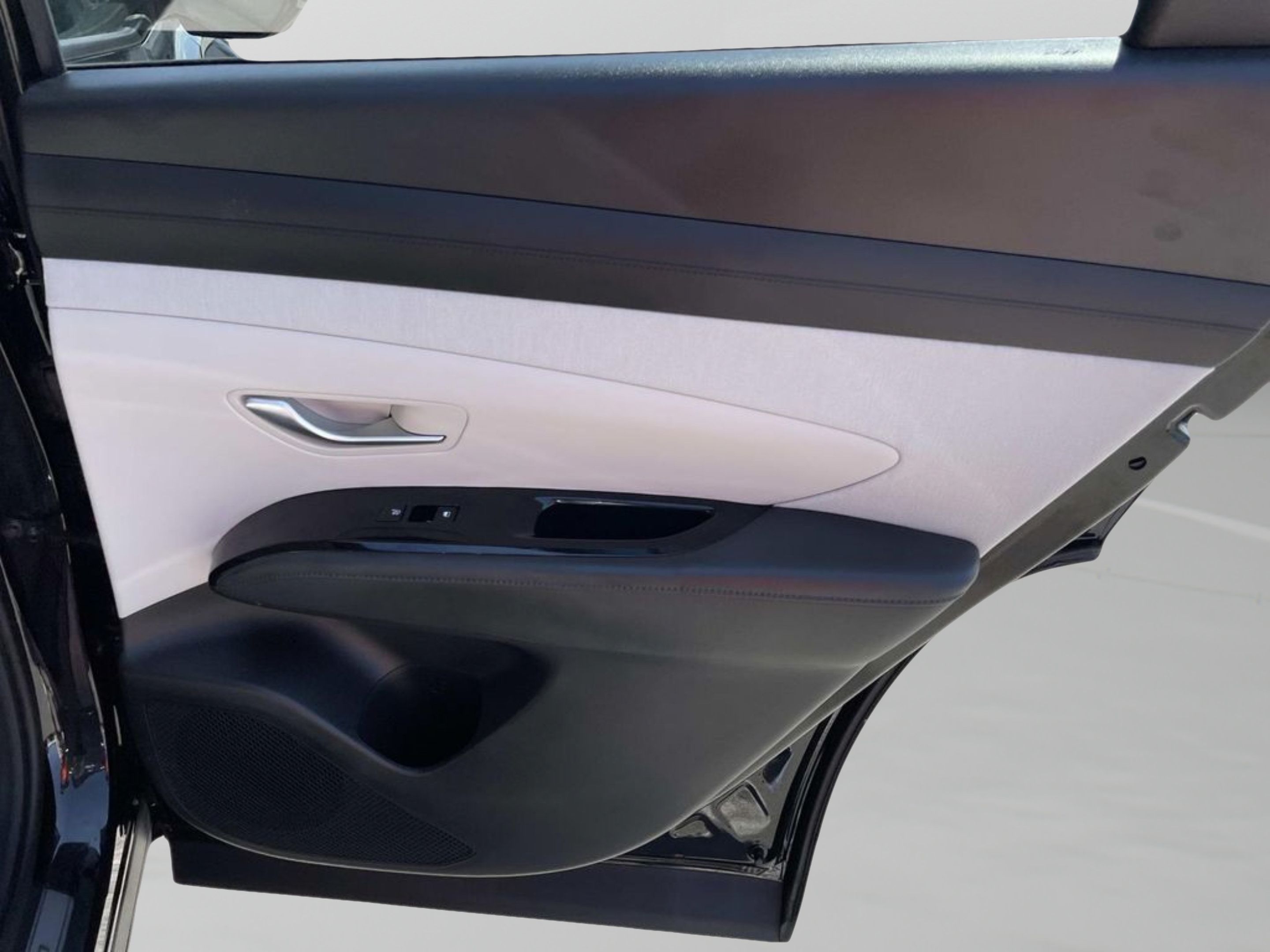 Used 2025 Hyundai Tucson Limited FWD image 15