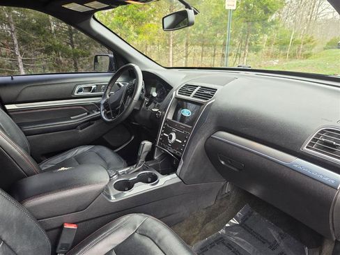 Used 2017 Ford Explorer Sport AWD/4WD image 30