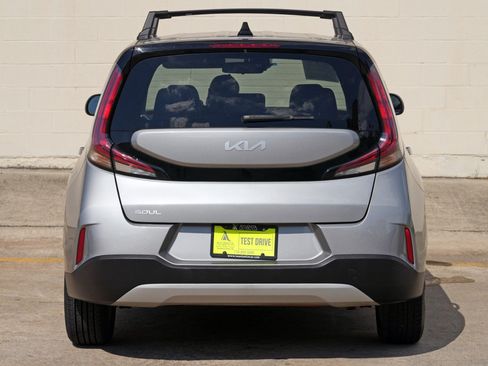 Used 2023 Kia Soul LX w/ LX Technology Package FWD image 42