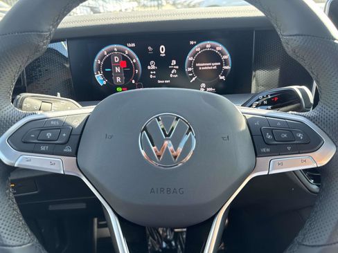 New 2026 Volkswagen Tiguan SE R-Line FWD image 17