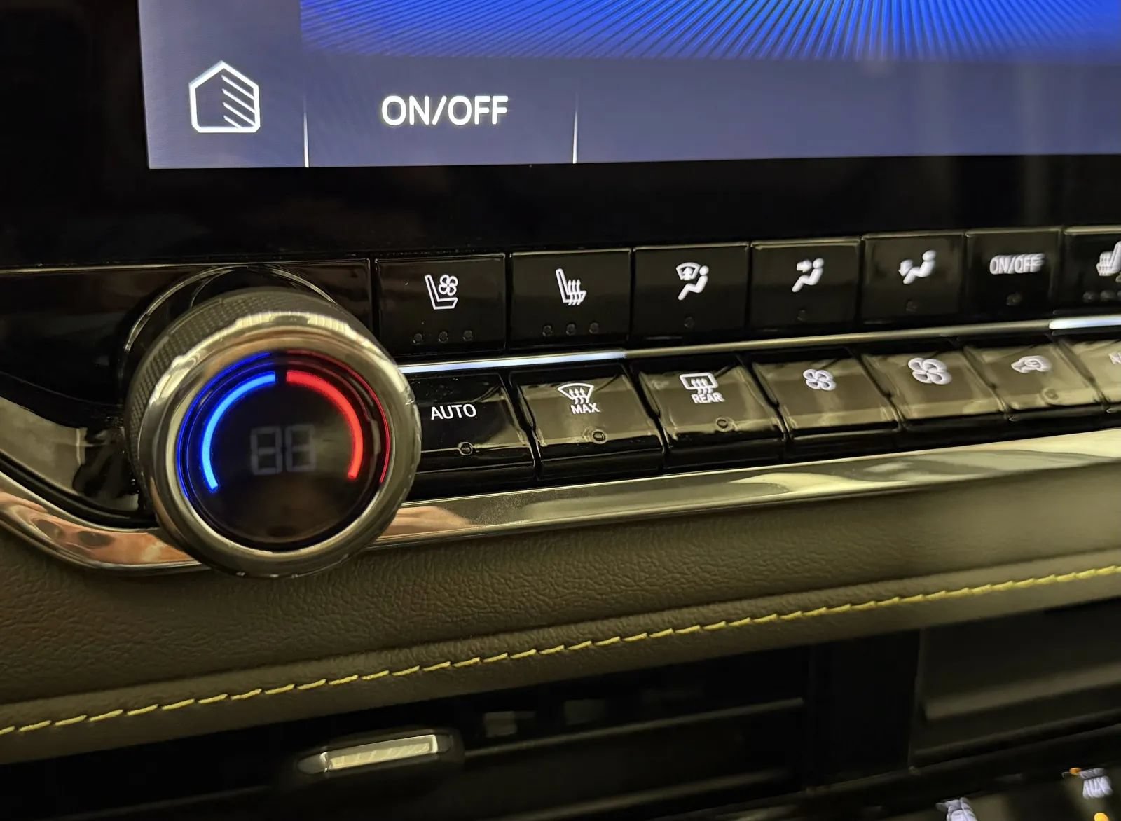 Used 2025 Chevrolet Colorado ZR2 w/ Technology Package AWD/4WD image 28