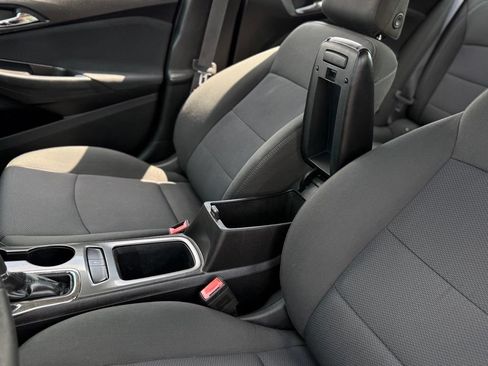 Used 2017 Chevrolet Cruze LT FWD image 21
