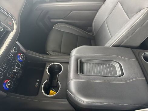 Used 2023 GMC Yukon SLT w/ SLT Premium Package image 27