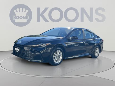 Used 2025 Toyota Camry LE FWD image 1