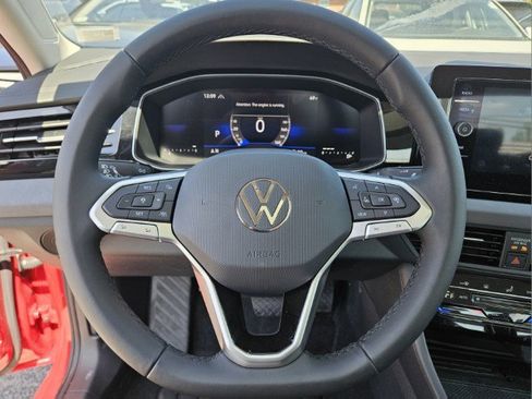 Used 2025 Volkswagen Jetta SE w/ Sunroof Package FWD image 11