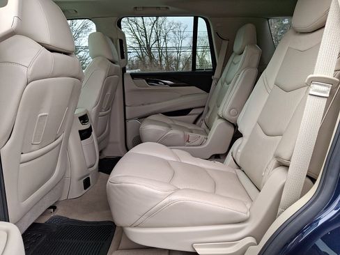 Used 2019 Cadillac Escalade Premium Luxury image 10