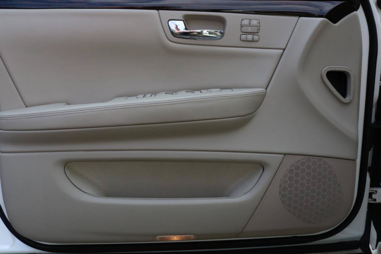 Used 2009 Cadillac DTS w/ Sun And Sound Package FWD image 18