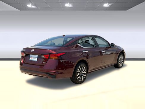 Used 2025 Nissan Altima 2.5 SV AWD/4WD image 9
