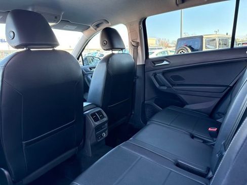 Used 2019 Volkswagen Tiguan SE image 16