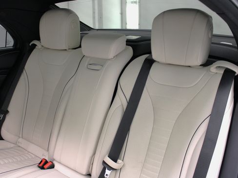 Used 2018 Mercedes-Benz S 560 Sedan image 40