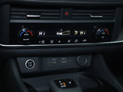 Used 2023 Nissan Rogue SV image 26