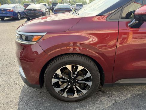 Used 2022 Kia Carnival EX FWD image 12