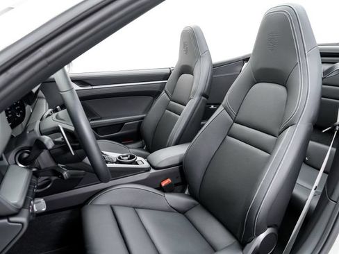 Certified 2024 Porsche 911 Carrera RWD image 5