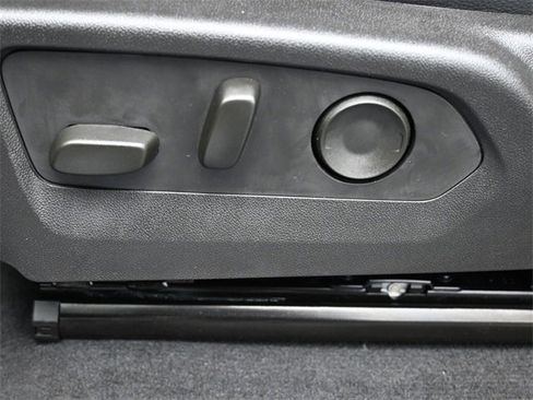 Used 2025 GMC Canyon Denali image 31