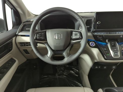 New 2026 Honda Odyssey Touring image 16