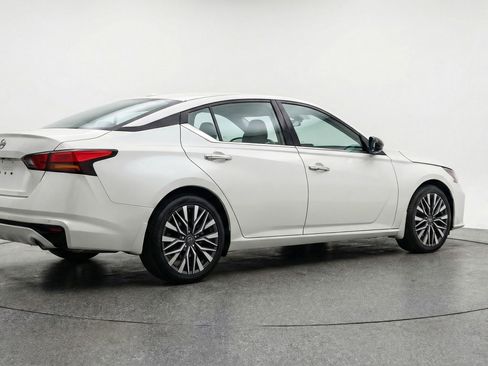 Used 2025 Nissan Altima 2.5 SV FWD image 9