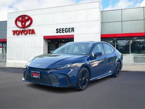Used 2026 Toyota Camry SE FWD image 11