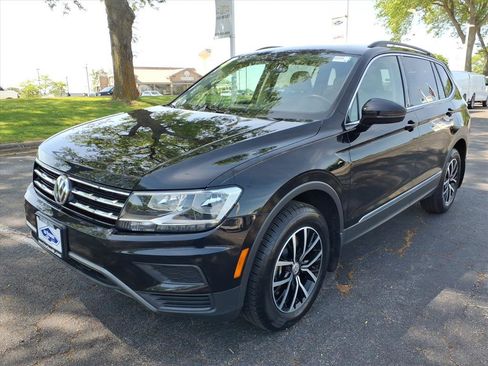 Used 2021 Volkswagen Tiguan SE w/ Panoramic Sunroof Package AWD/4WD image 3