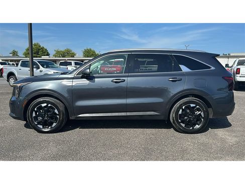 Used 2024 Kia Sorento S FWD image 3