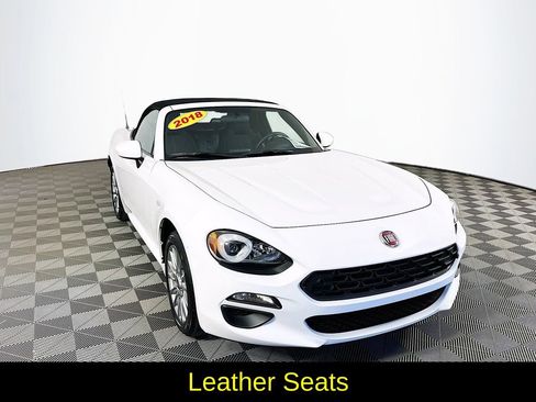 Used 2018 FIAT 124 Spider Classica RWD image 3