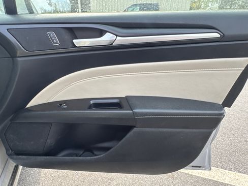 Used 2018 Ford Fusion Energi Titanium FWD image 16