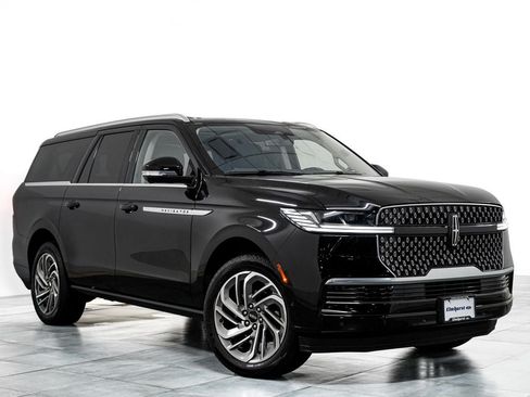 Used 2025 Lincoln Navigator L Reserve AWD/4WD image 1